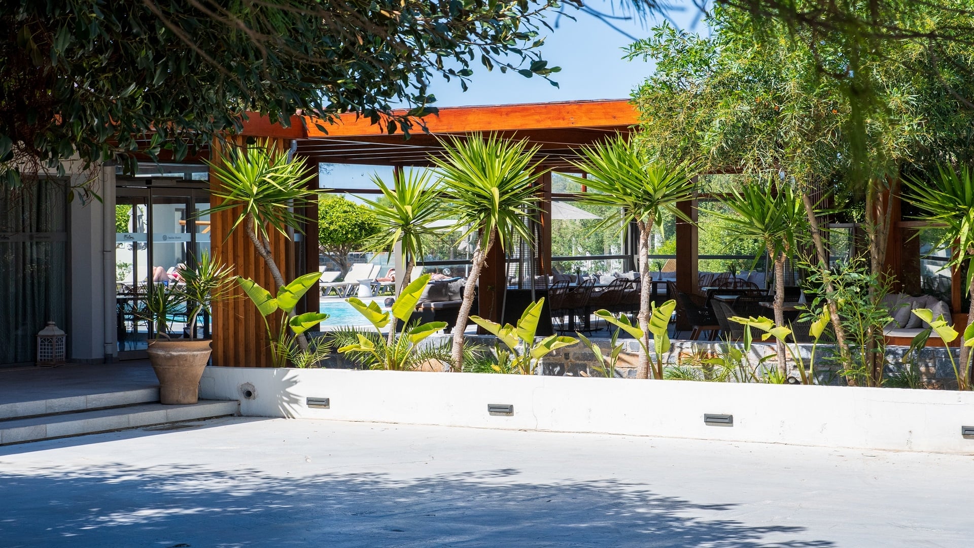 Strategies for effective hotel management in Crete